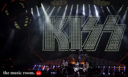 Kiss Full Stage 