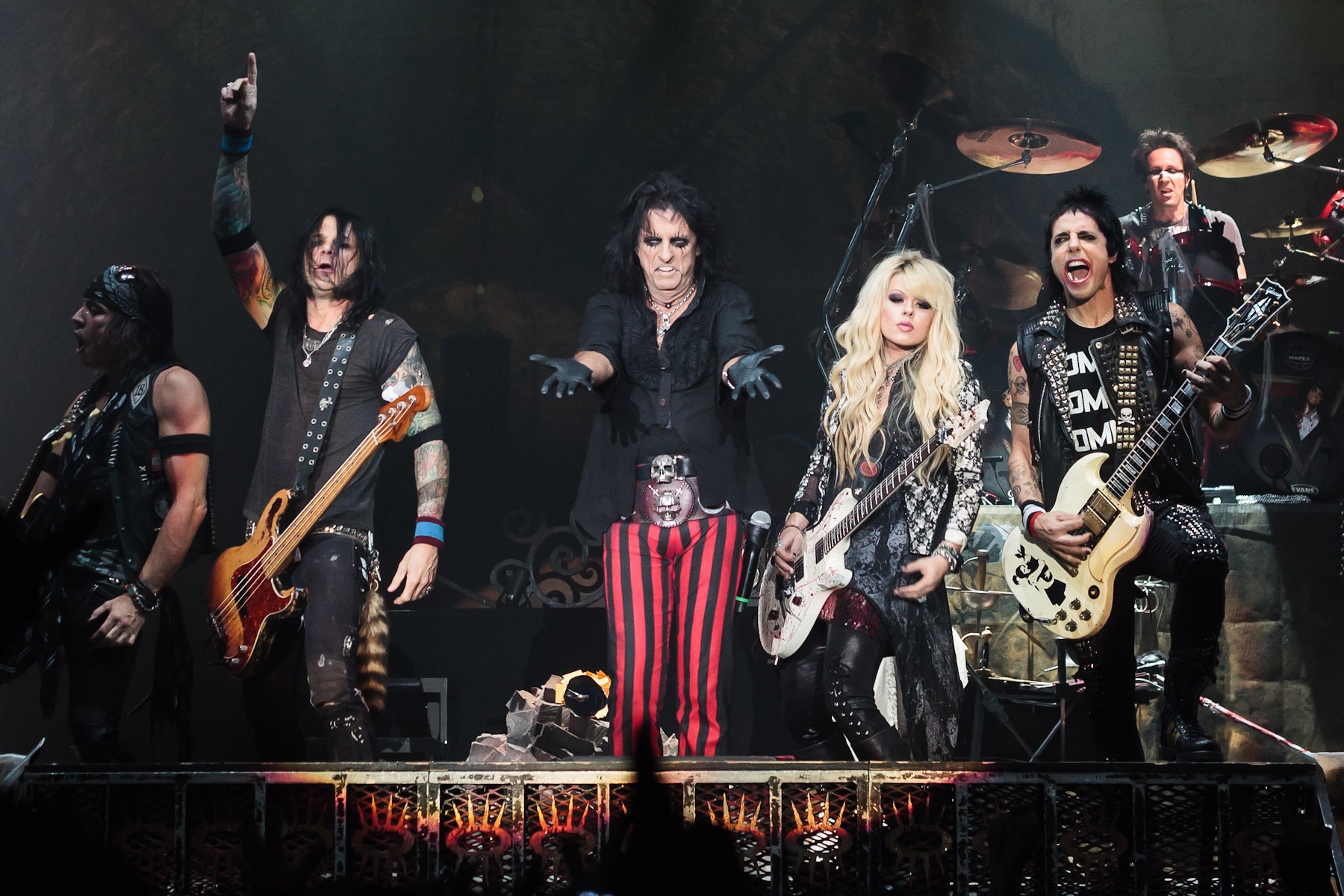 Alice_Cooper_band_Live_in_London_2012-10-28_(close-up)