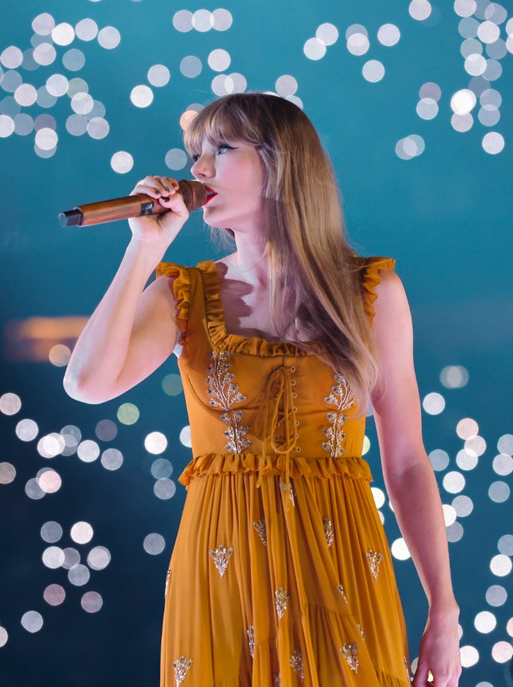 Taylor Swift Live Yellow Dress