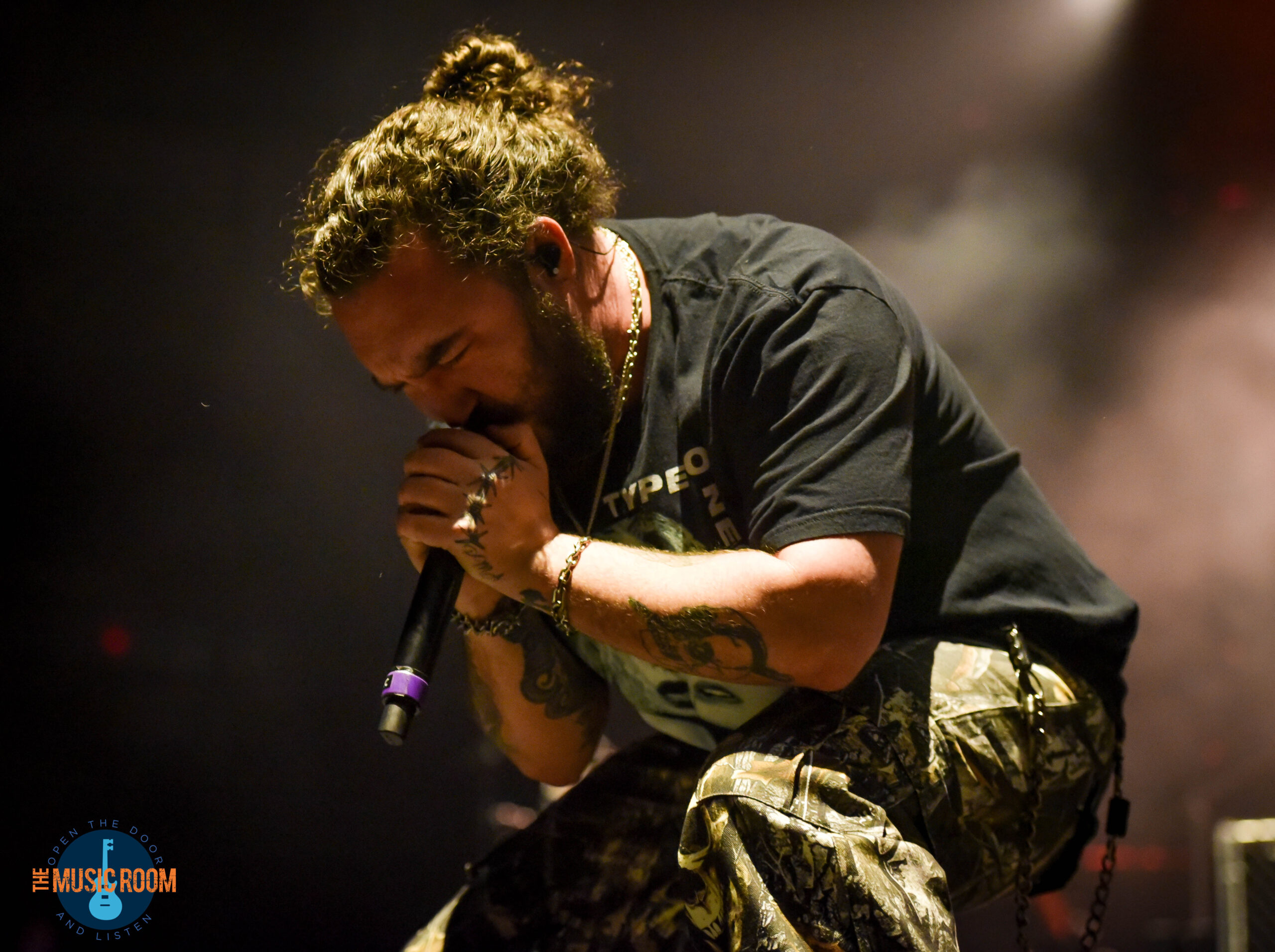 I PREVAIL lead singer Eric Vanlerberghe live on stage