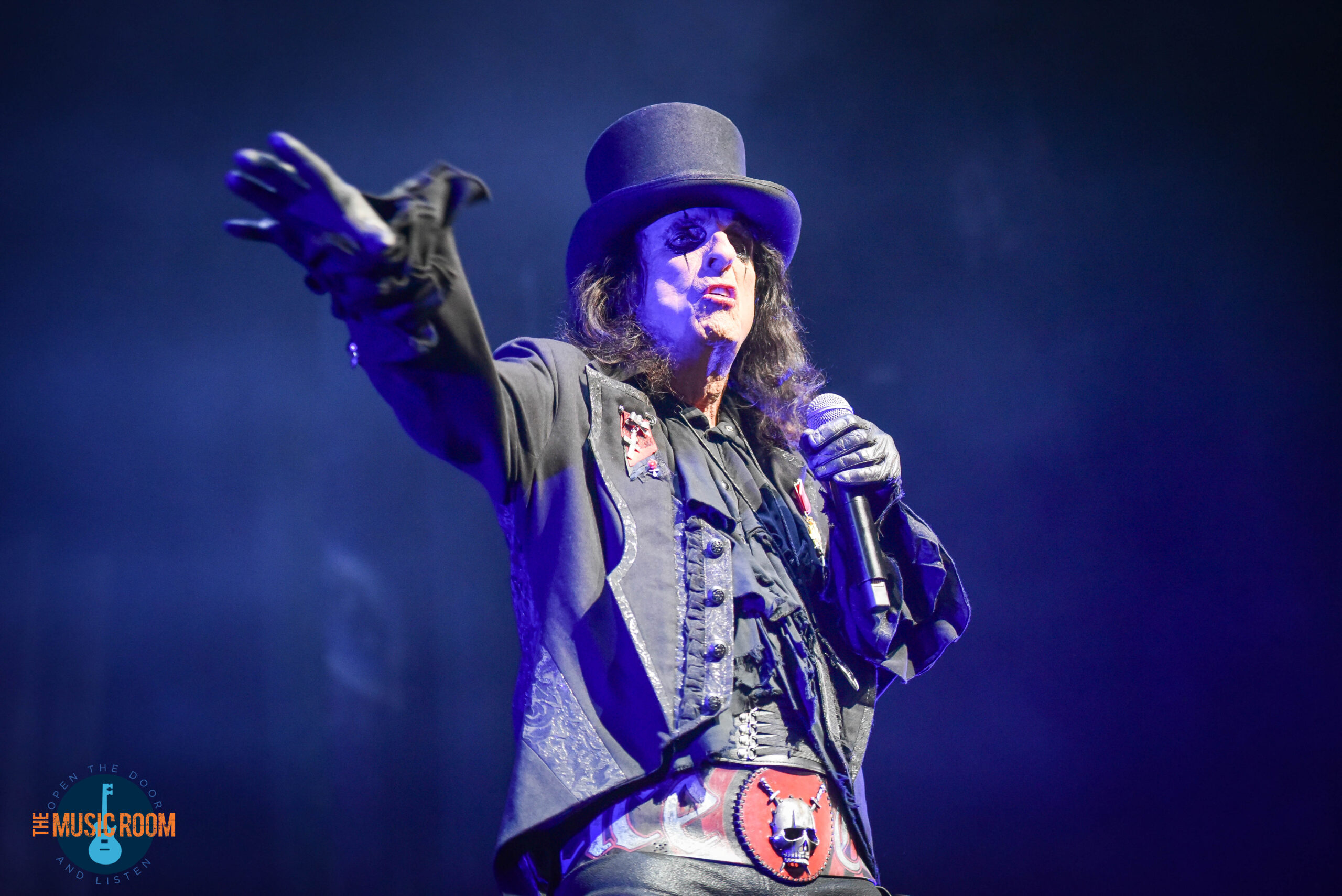 Alice Cooper wearing a top hat during his live performance at Rose Music Center in Dayton, Ohio